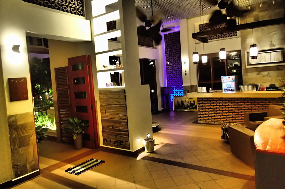 Deluxx Boutique Hotel Sihanoukville Exterior foto